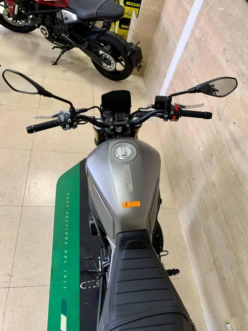 Benelli Leoncino 800 (2022 - 26) (3)