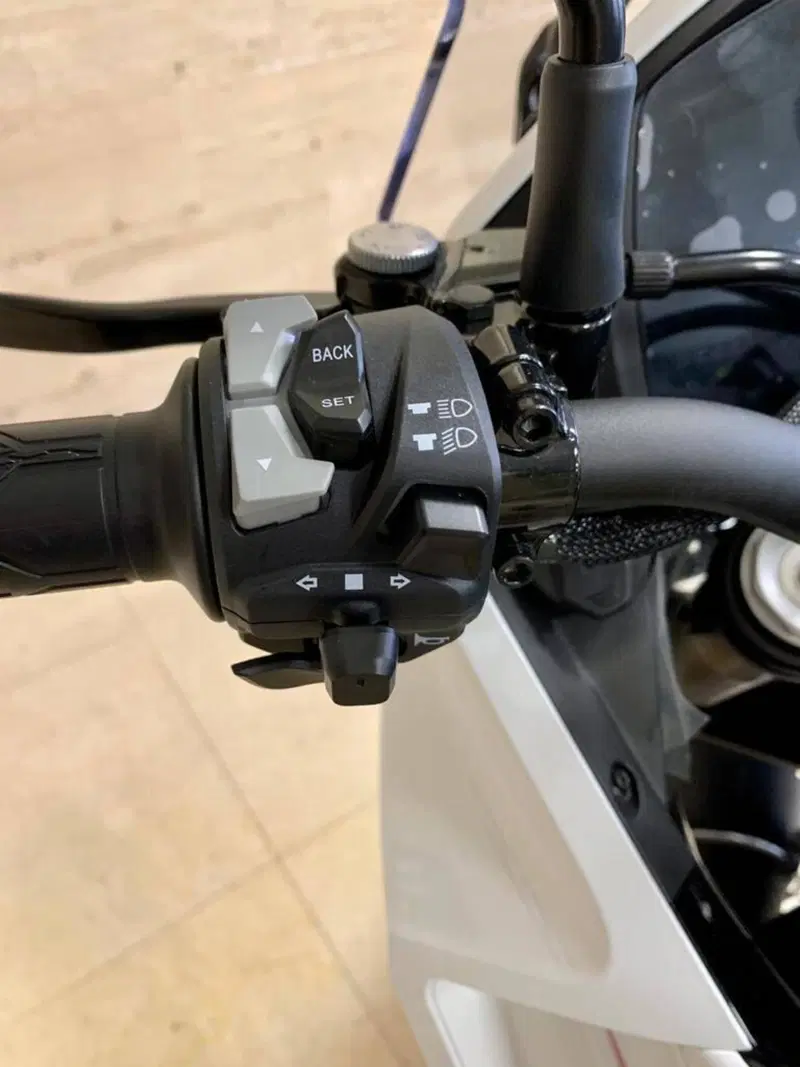 Moto Morini X-Cape 650 (2021 - 26) (6)