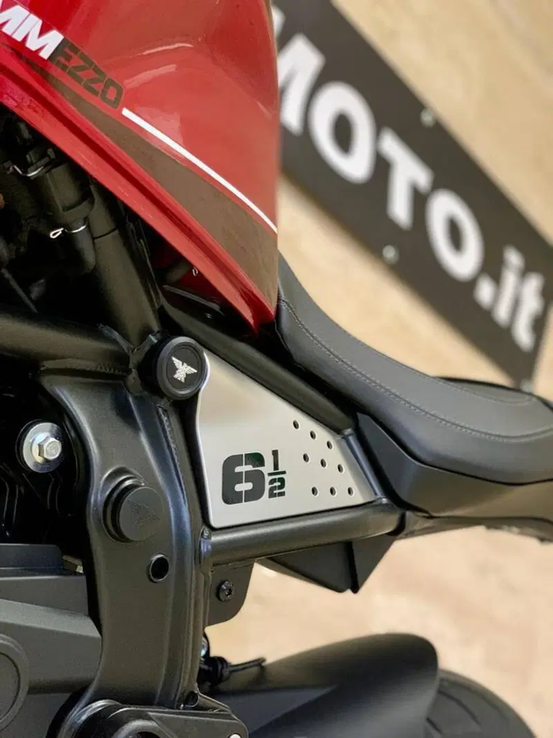 Moto Morini SEIEMMEZZO STR (2022 - 26) (4)