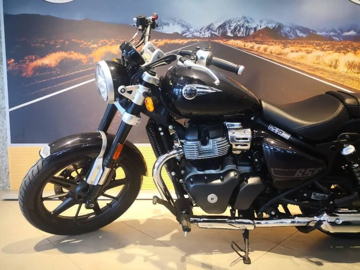 Royal Enfield Super Meteor 650 (2023 - 26) (10)