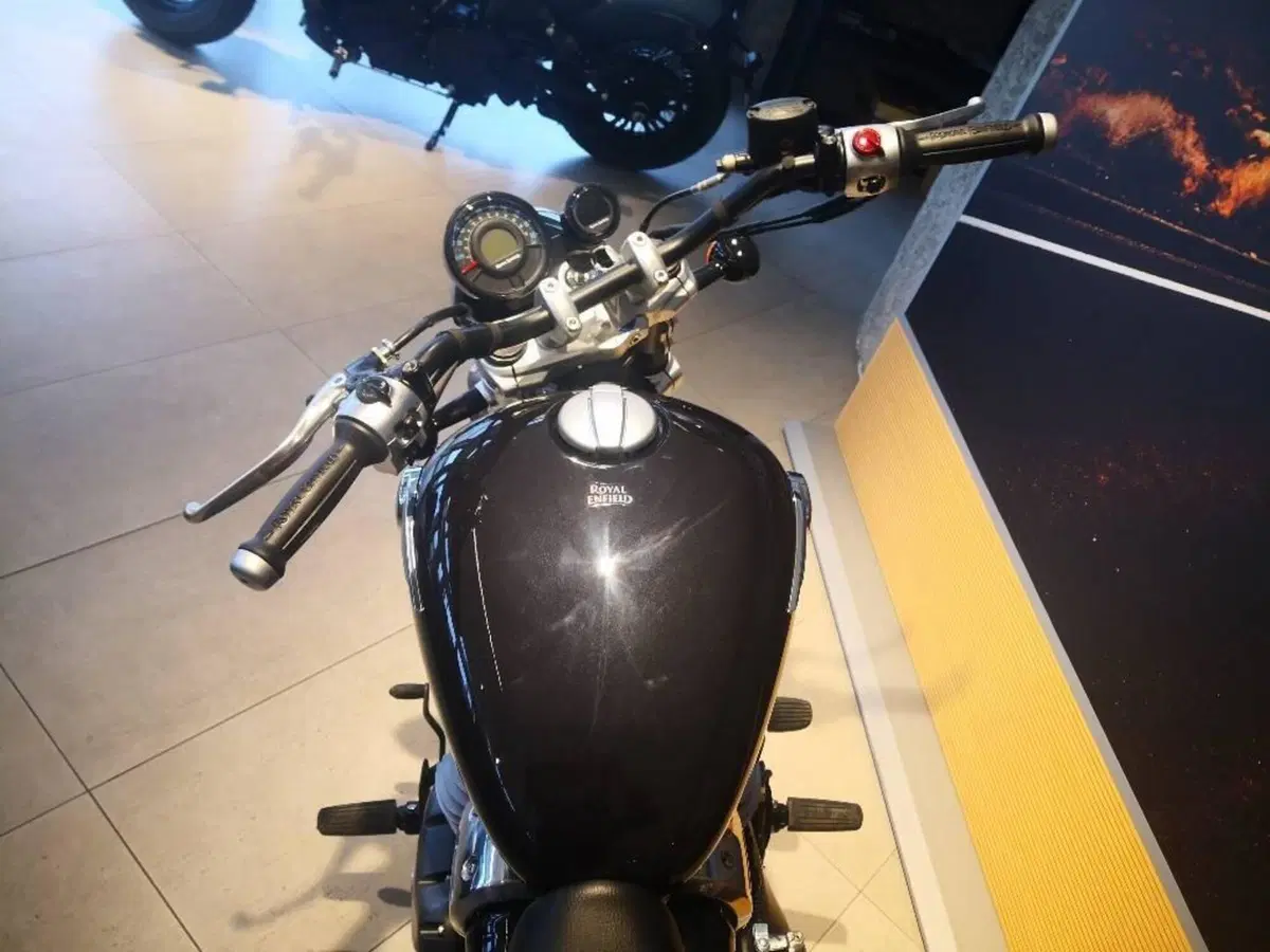 Royal Enfield Super Meteor 650 (2023 - 26) (12)