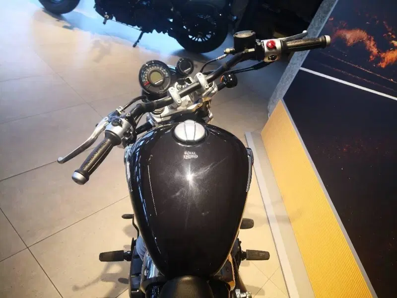 Royal Enfield Super Meteor 650 (2023 - 26) (12)