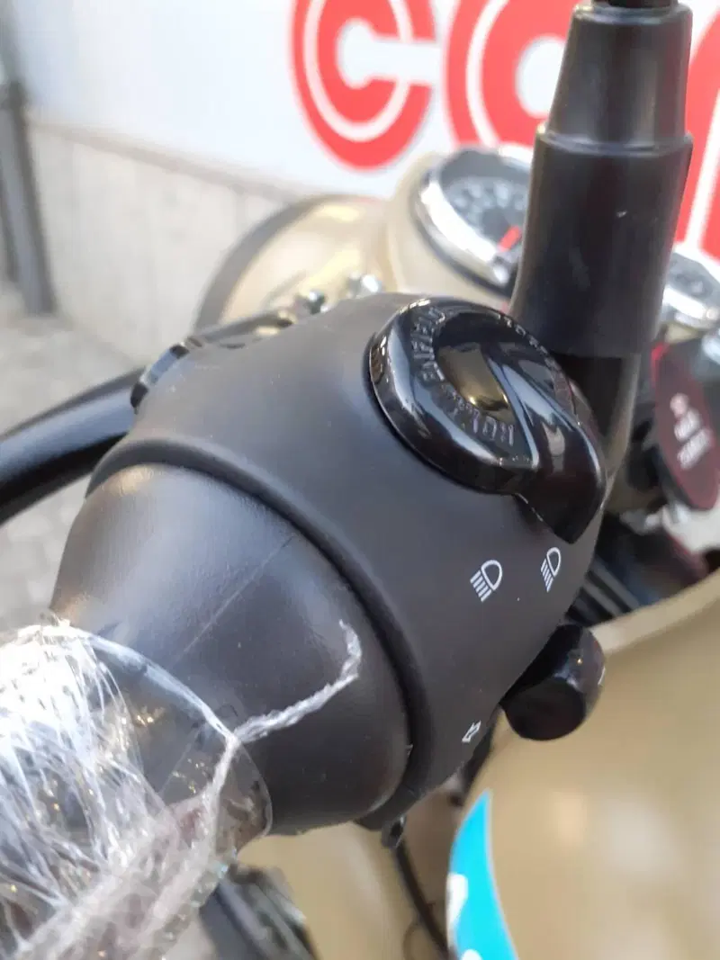 Royal Enfield Classic 350 (2021 - 26) (10)