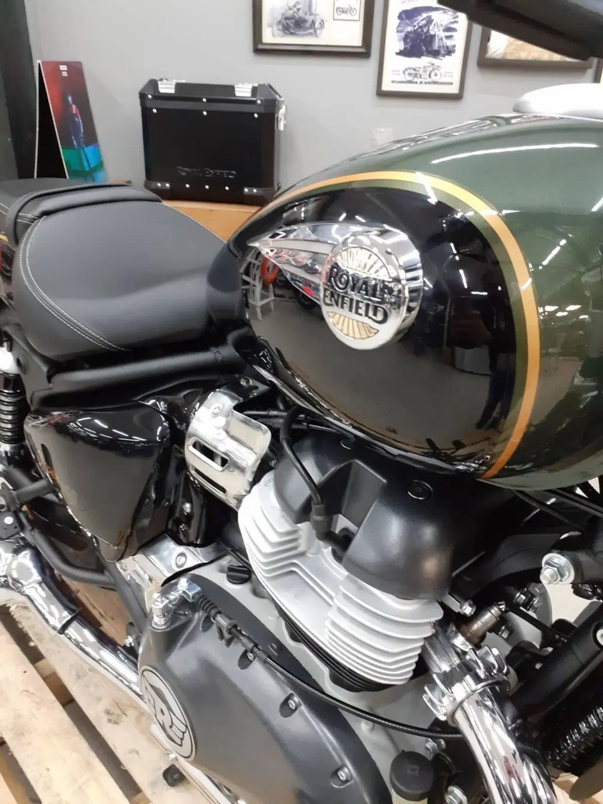 Royal Enfield Super Meteor 650 (2023 - 26) (3)