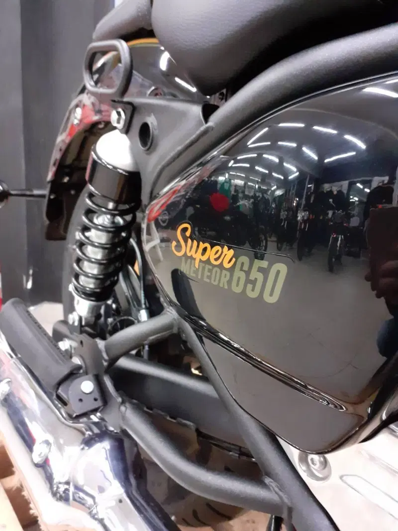 Royal Enfield Super Meteor 650 (2023 - 26) (4)