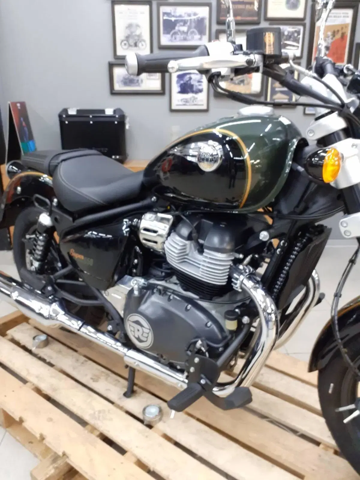 Royal Enfield Super Meteor 650 (2023 - 26) (7)