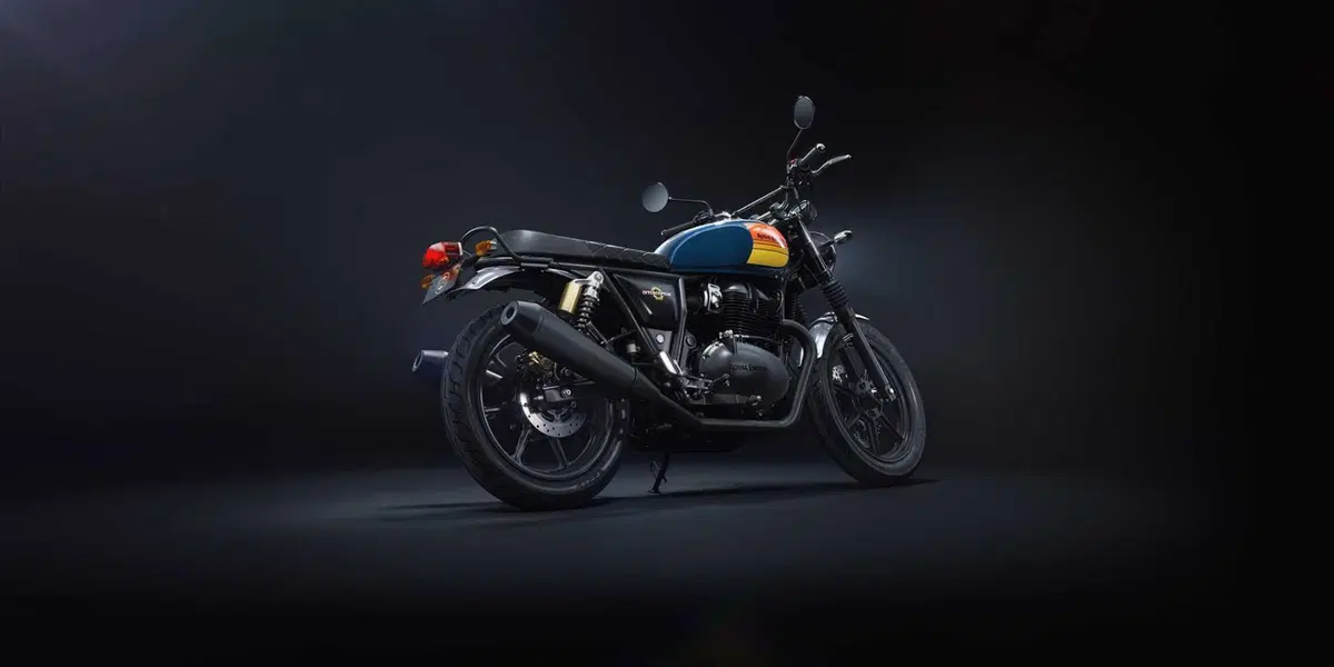 Blackout! Le nuove Royal Enfield Interceptor e Continental GT (3)