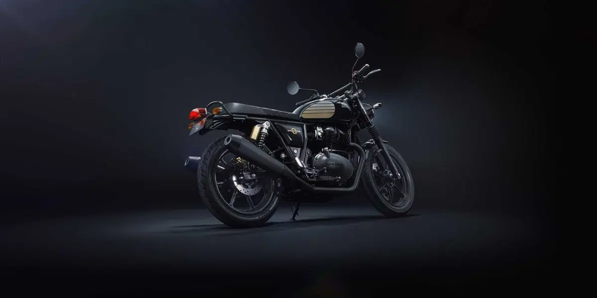Blackout! Le nuove Royal Enfield Interceptor e Continental GT (4)