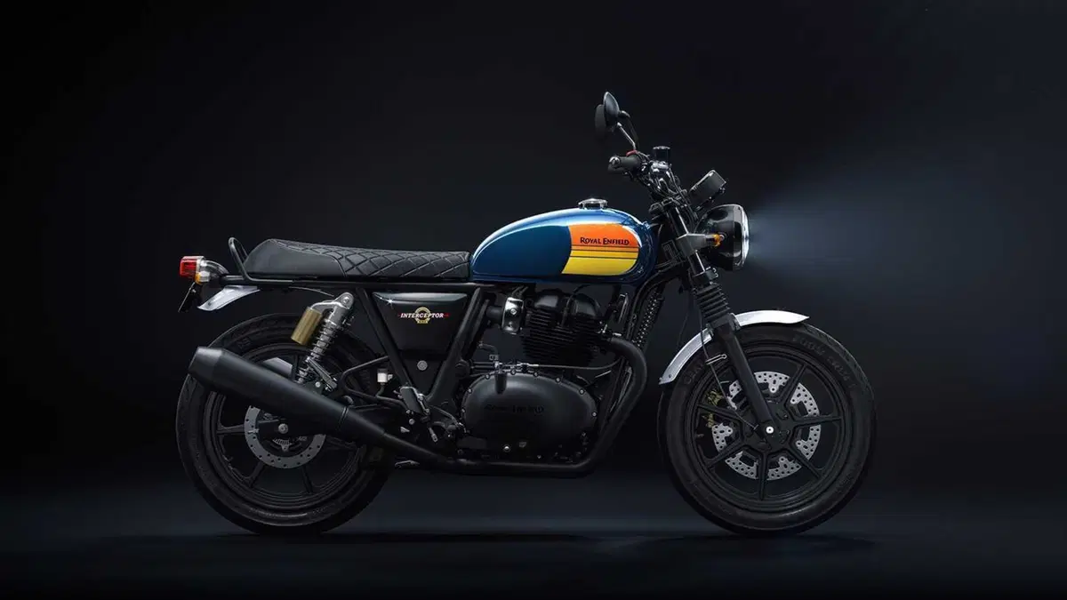Blackout! Le nuove Royal Enfield Interceptor e Continental GT (5)
