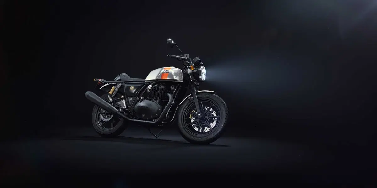 Blackout! Le nuove Royal Enfield Interceptor e Continental GT