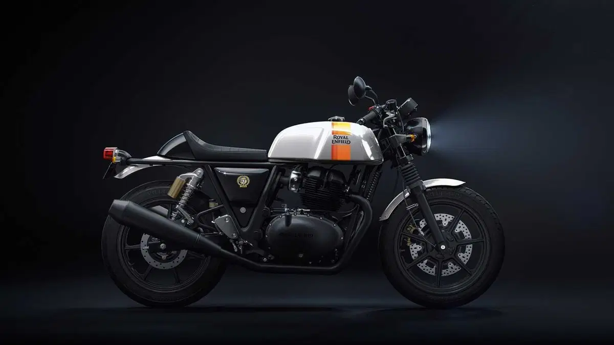 Blackout! Le nuove Royal Enfield Interceptor e Continental GT (5)