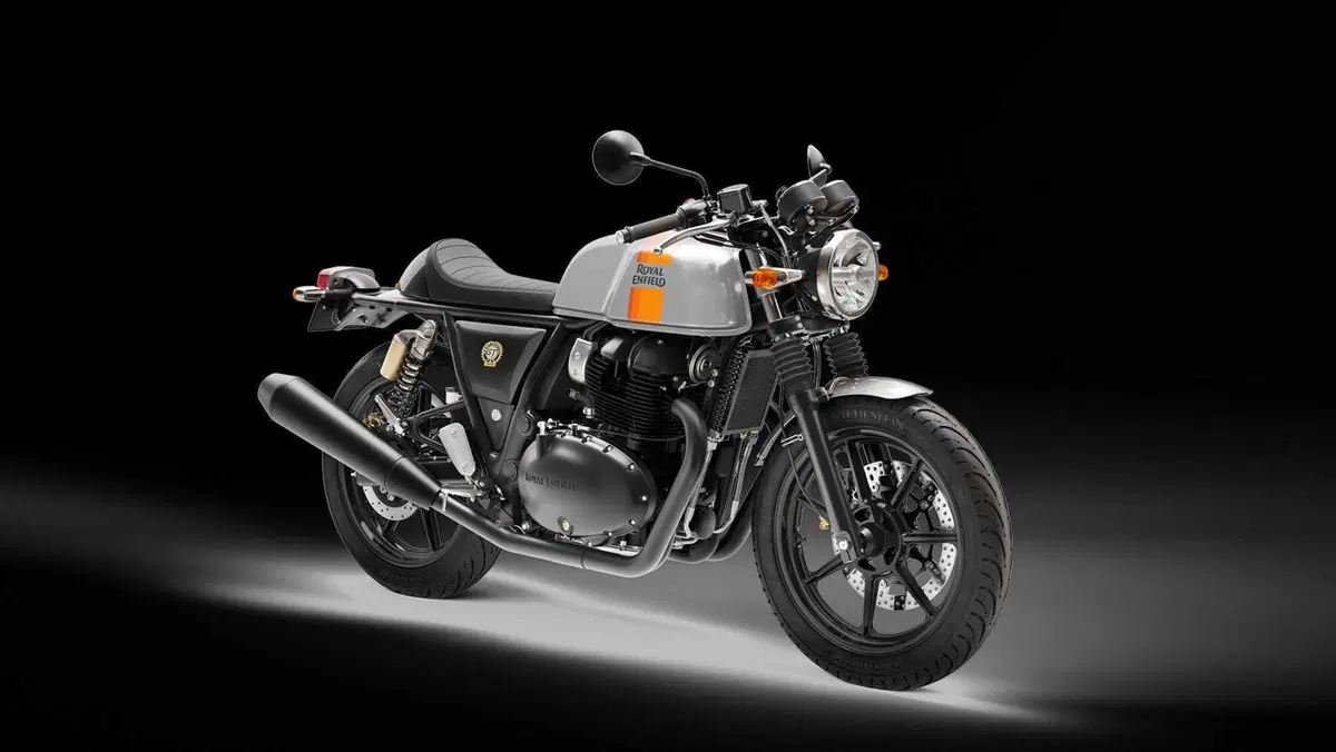 Blackout! Le nuove Royal Enfield Interceptor e Continental GT (9)