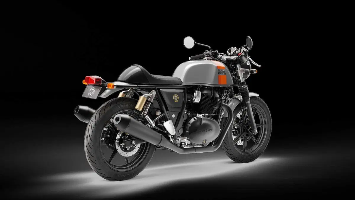 Blackout! Le nuove Royal Enfield Interceptor e Continental GT (10)