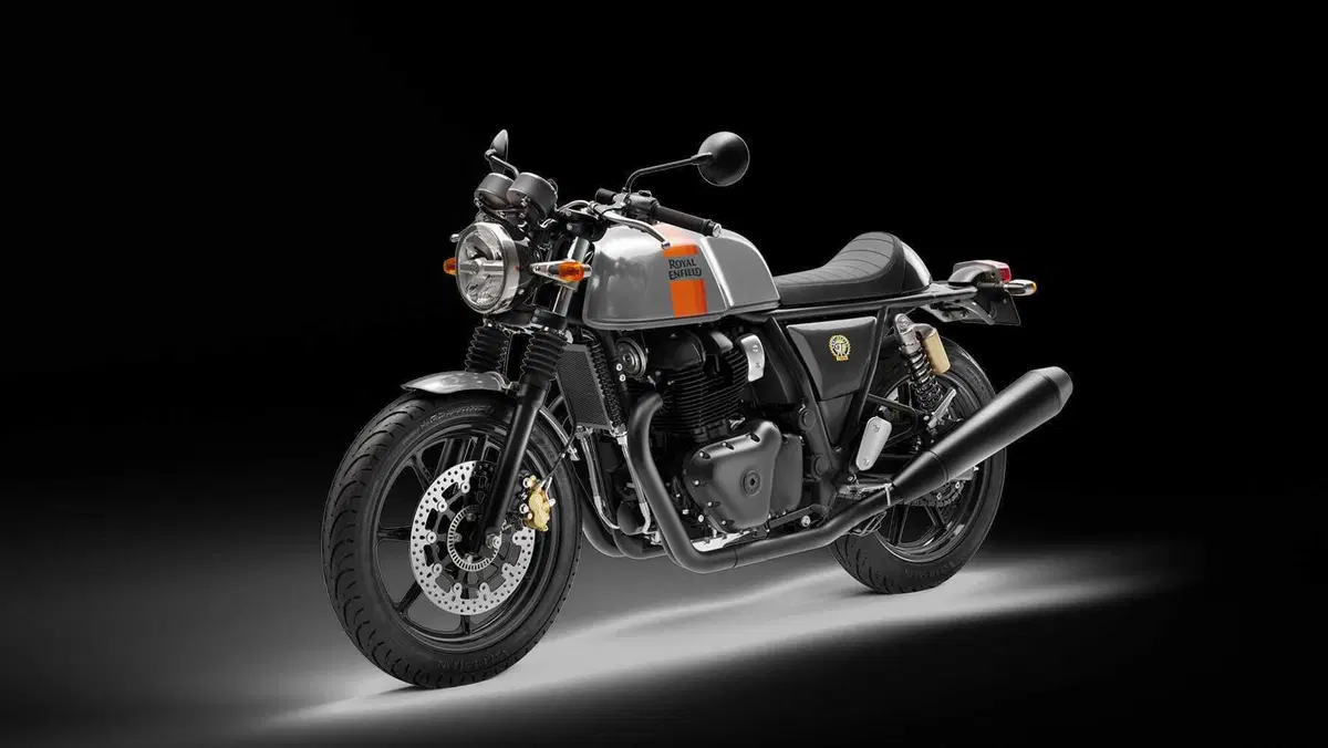 Blackout! Le nuove Royal Enfield Interceptor e Continental GT (11)