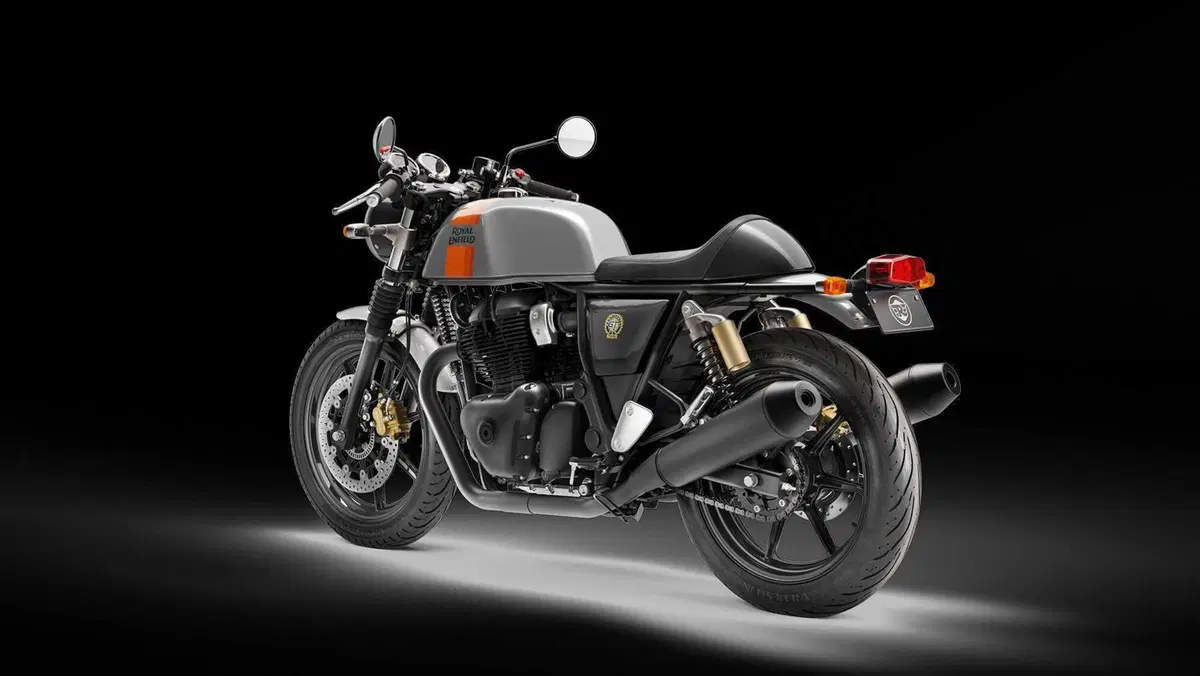 Blackout! Le nuove Royal Enfield Interceptor e Continental GT (12)