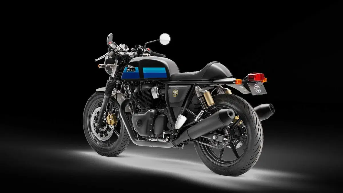Blackout! Le nuove Royal Enfield Interceptor e Continental GT (20)