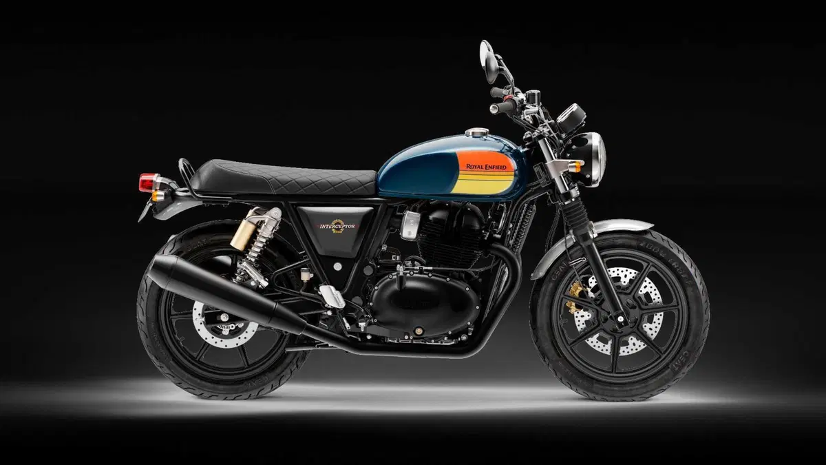 Blackout! Le nuove Royal Enfield Interceptor e Continental GT (7)
