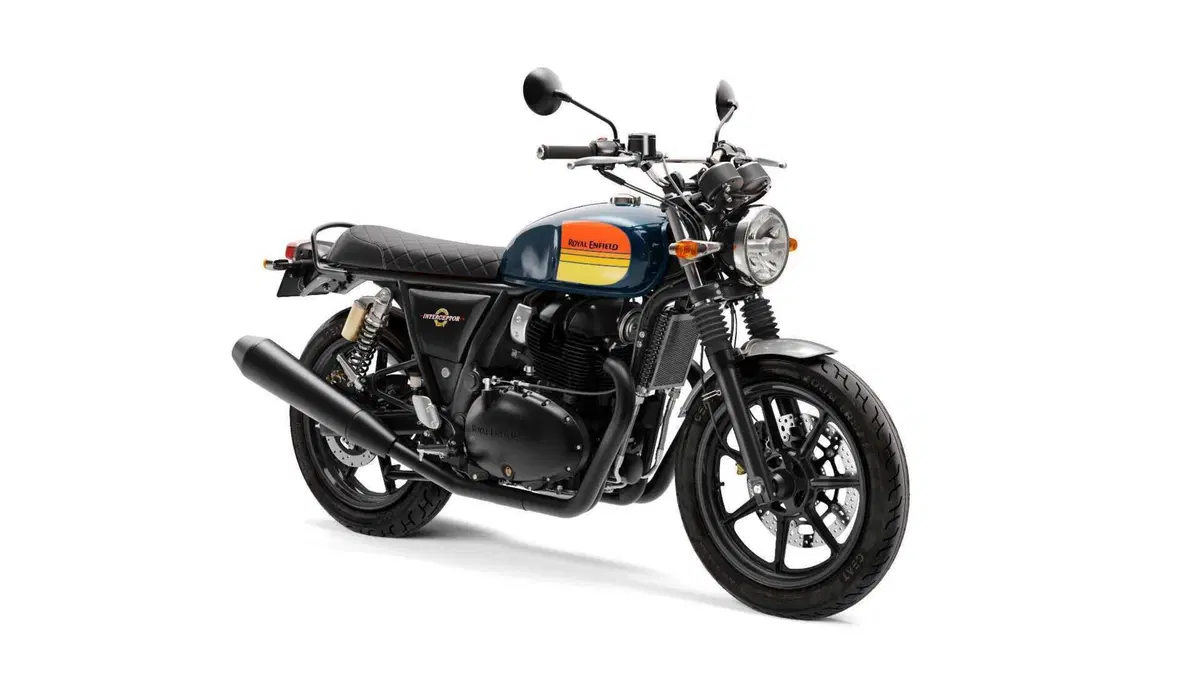 Blackout! Le nuove Royal Enfield Interceptor e Continental GT (10)