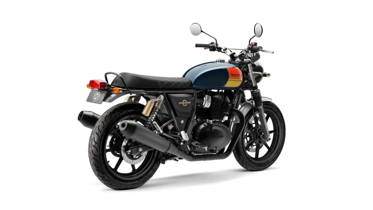 Blackout! Le nuove Royal Enfield Interceptor e Continental GT (11)