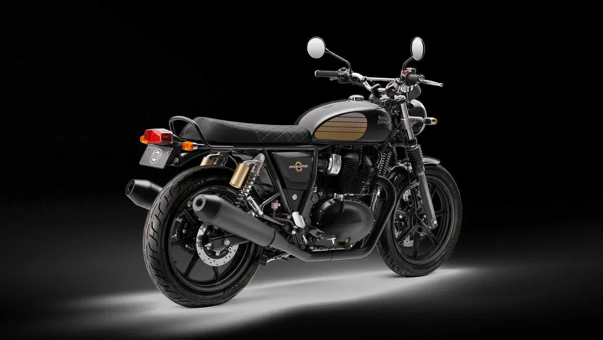 Blackout! Le nuove Royal Enfield Interceptor e Continental GT (19)