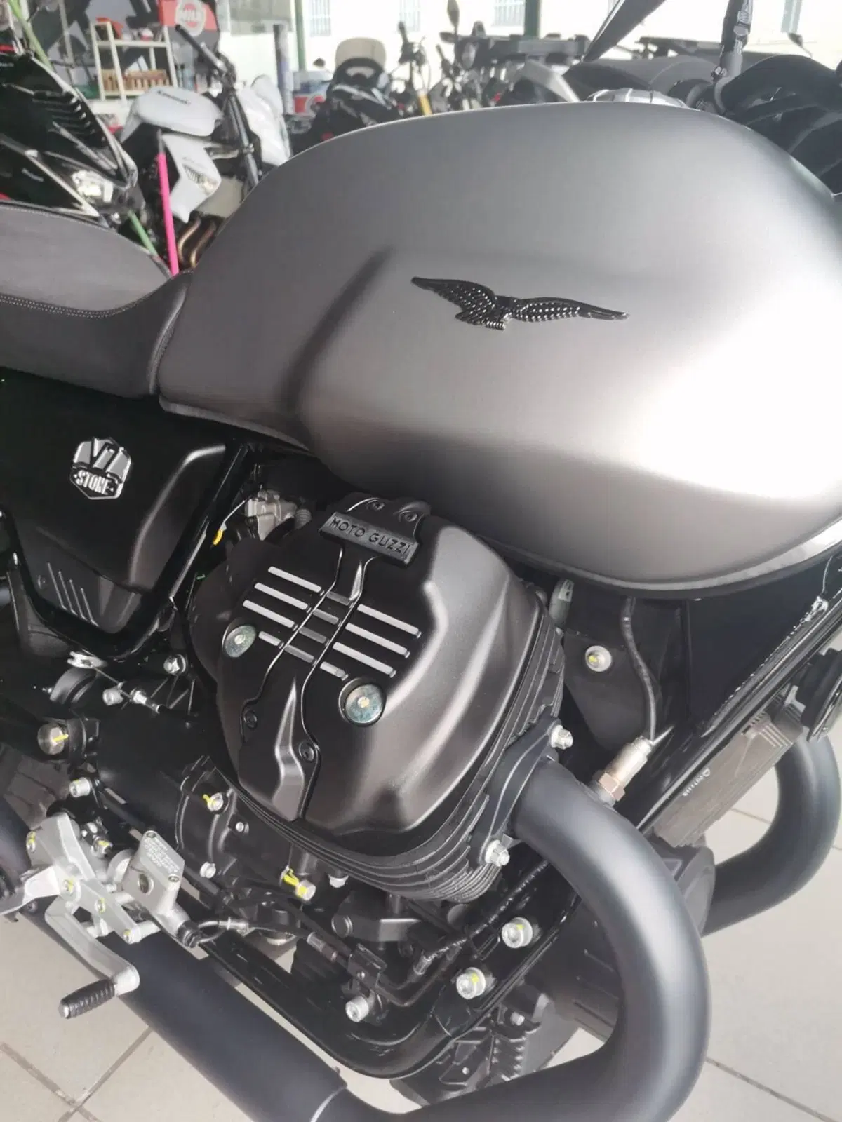 Moto Guzzi V7 Stone (2021 - 24) (3)