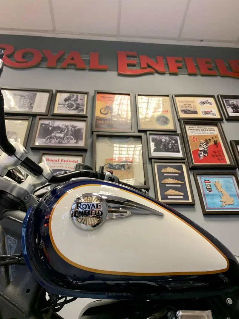 Royal Enfield Super Meteor 650 (2023 - 26) (6)