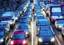 A Milano il traffico aumenta del 30%. Si usano più mezzi privati