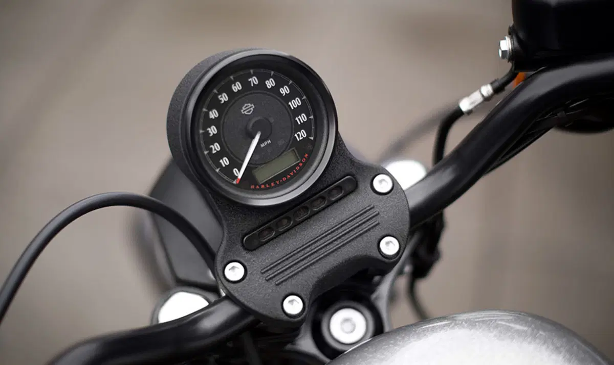Harley-Davidson Sportster 883 Iron (2012 - 14) - XL 883N (6)
