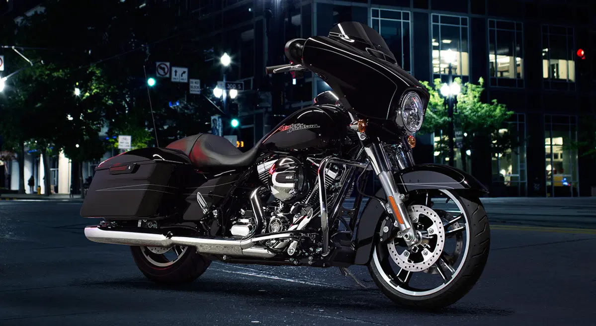 Harley-Davidson Touring 1690 Street Glide Special (2014 - 16) - FLHX (2)