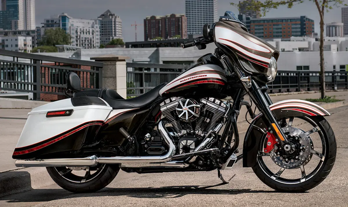 Harley-Davidson Touring 1690 Street Glide Special (2014 - 16) - FLHX (5)