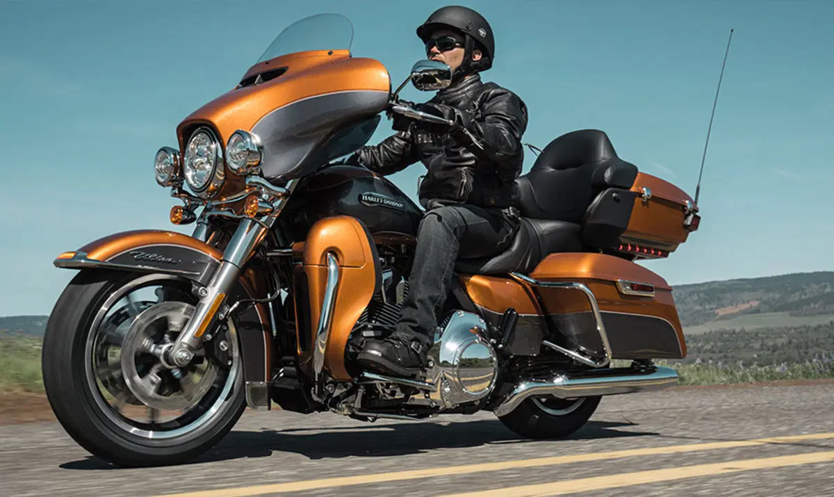Harley-Davidson Touring 1690 Electra Glide Ultra Classic (2014 - 16) - FLHTCU (2)