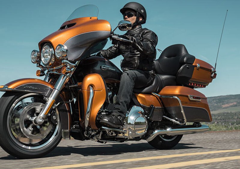 Harley-Davidson Touring 1690 Electra Glide Ultra Classic (2014 - 16) - FLHTCU (2)