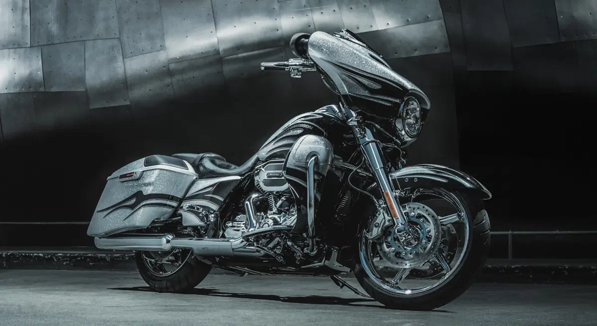 Harley-Davidson CVO - Custom Vehicle Operations 1800 Street Glide (2014 - 15) - FLHXSE