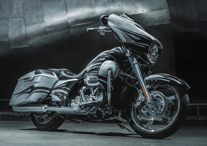 Harley-Davidson CVO - Custom Vehicle Operations 1800 Street Glide (2014 - 15) - FLHXSE (5)