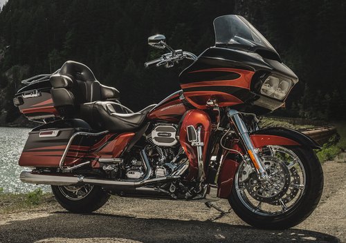 Harley-Davidson 1800 Road Glide Ultra (2014 - 16) - FLTRUSE