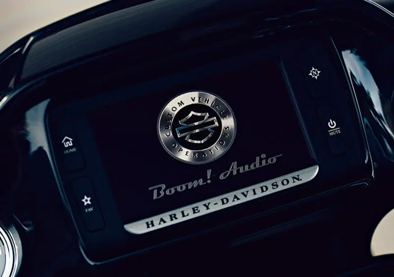 Harley-Davidson CVO - Custom Vehicle Operations 1800 Road Glide Ultra (2014 - 16) - FLTRUSE (4)