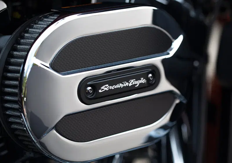 Harley-Davidson CVO - Custom Vehicle Operations 1800 Road Glide Ultra (2014 - 16) - FLTRUSE (7)