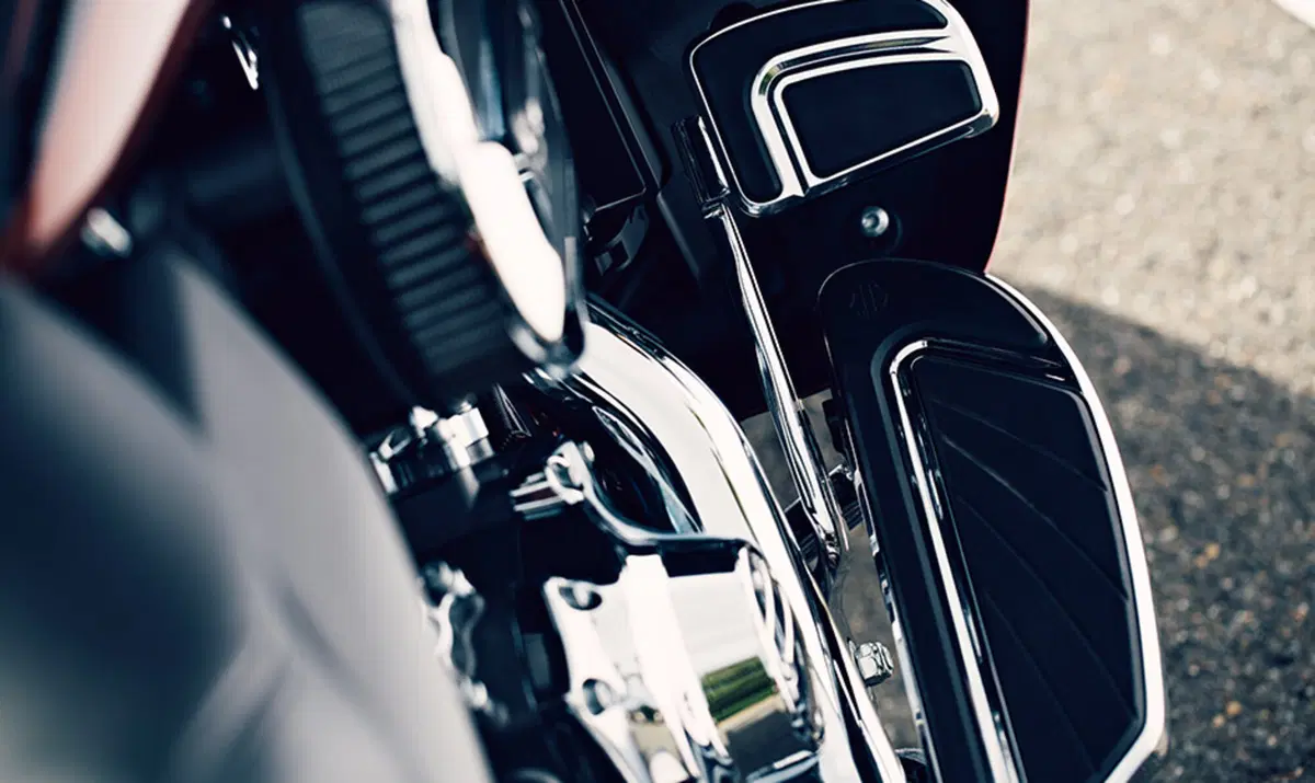 Harley-Davidson CVO - Custom Vehicle Operations 1800 Road Glide Ultra (2014 - 16) - FLTRUSE (9)