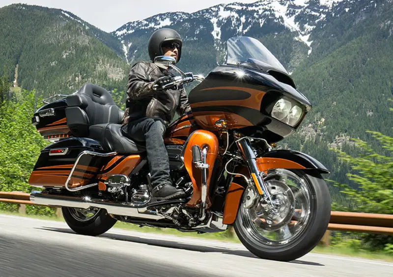 Harley-Davidson CVO - Custom Vehicle Operations 1800 Road Glide Ultra (2014 - 16) - FLTRUSE (11)