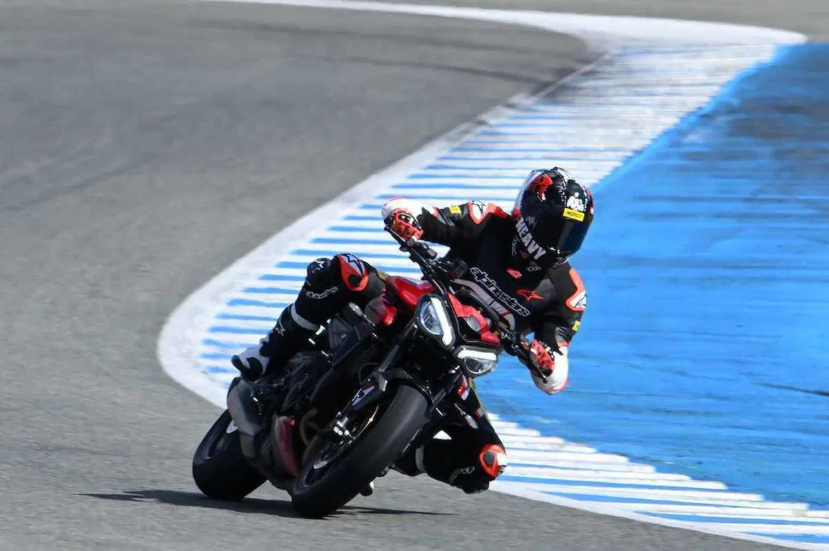 Triumph Street Triple R/RS: si è spenta la fiamma? (4)