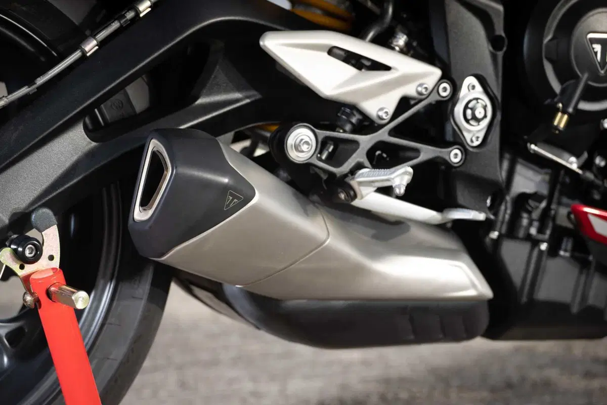 Triumph Street Triple R/RS: si è spenta la fiamma? (20)