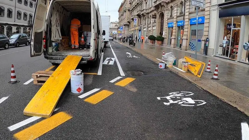 Fino a 10.000 bici al giorno usano la "ciclabile della discordia" a Milano