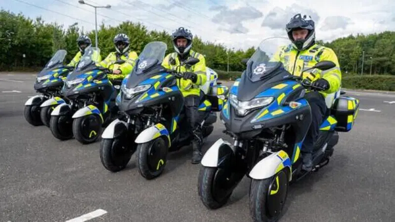 Il Tricity elettrico ce l'ha solo la polizia inglese