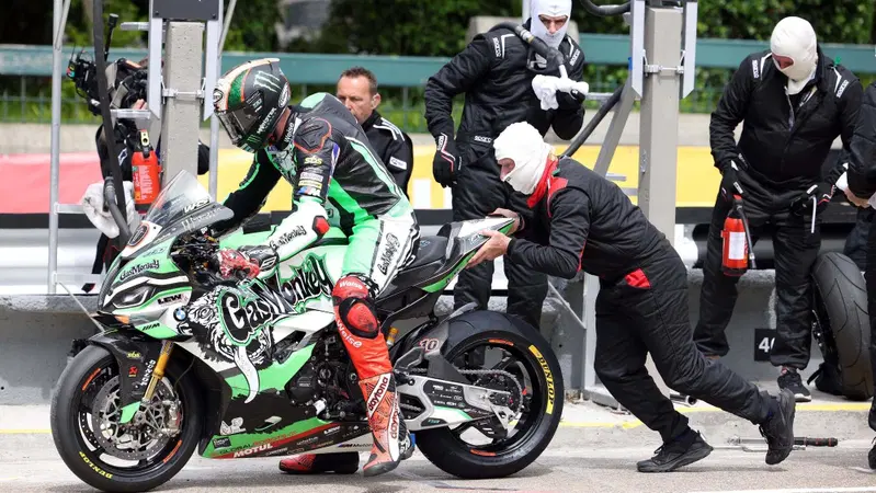 Dopo il trionfo al Senior TT, la BMW di Peter Hickman &egrave; in vendita