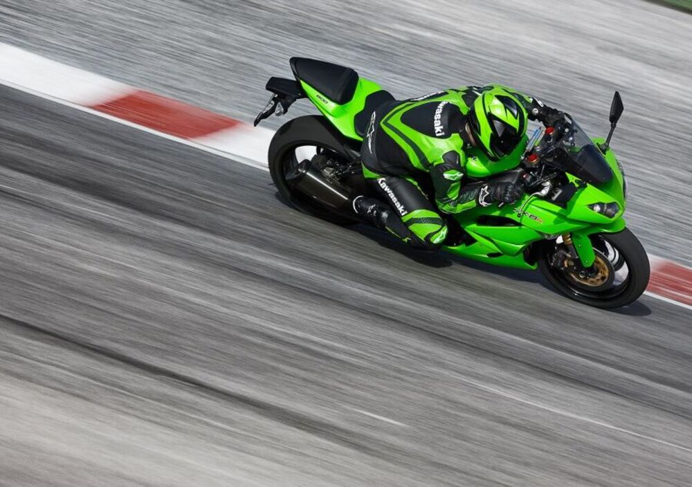 Kawasaki Ninja 600 ZX-6R (2009 - 16) (4)