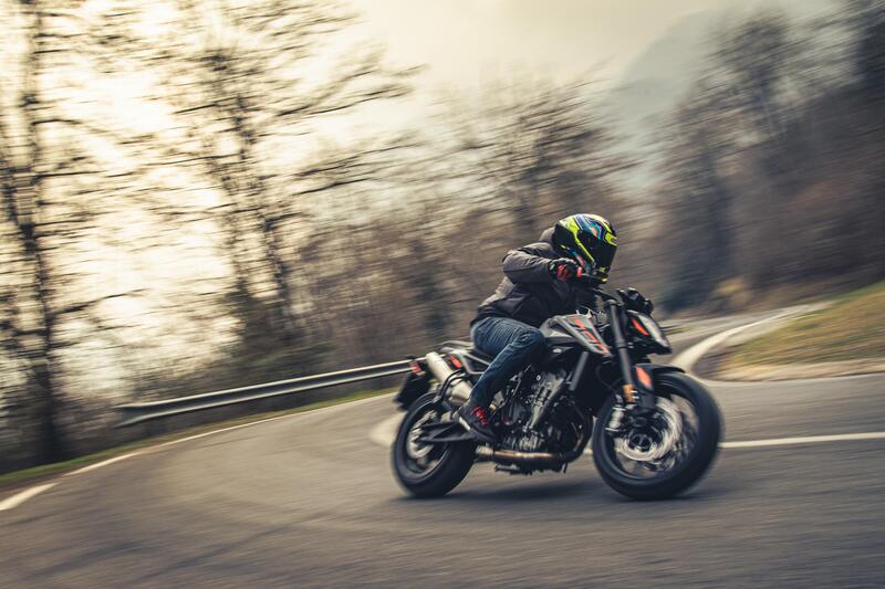 KTM 790 Duke 2023 TEST: torna e costa meno di 9.000 euro! Pro e contro dalla nostra prova [VIDEO e GALLERY]