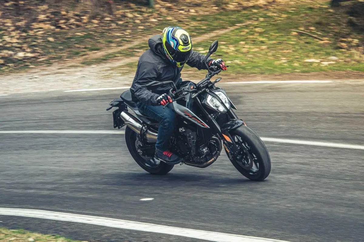 KTM 790 Duke 2023 TEST: torna e costa meno di 9.000 euro! Pro e contro dalla nostra prova