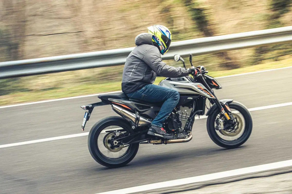 KTM 790 Duke 2023 TEST: torna e costa meno di 9.000 euro! Pro e contro dalla nostra prova (2)