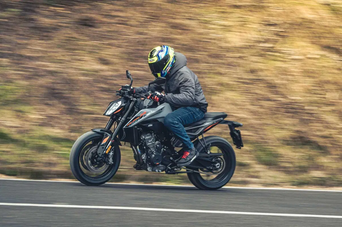 KTM 790 Duke 2023 TEST: torna e costa meno di 9.000 euro! Pro e contro dalla nostra prova (4)