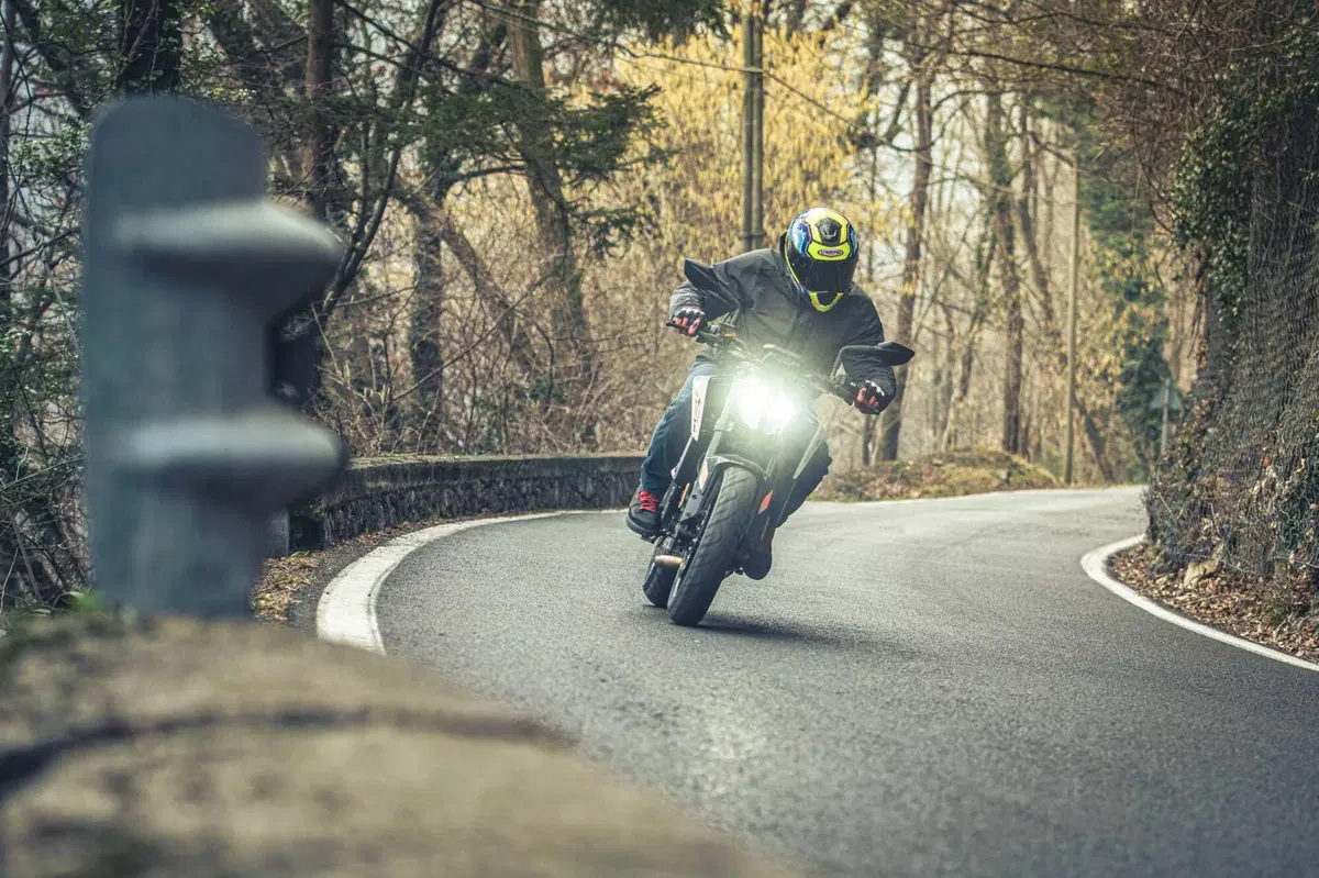 KTM 790 Duke 2023 TEST: torna e costa meno di 9.000 euro! Pro e contro dalla nostra prova (8)